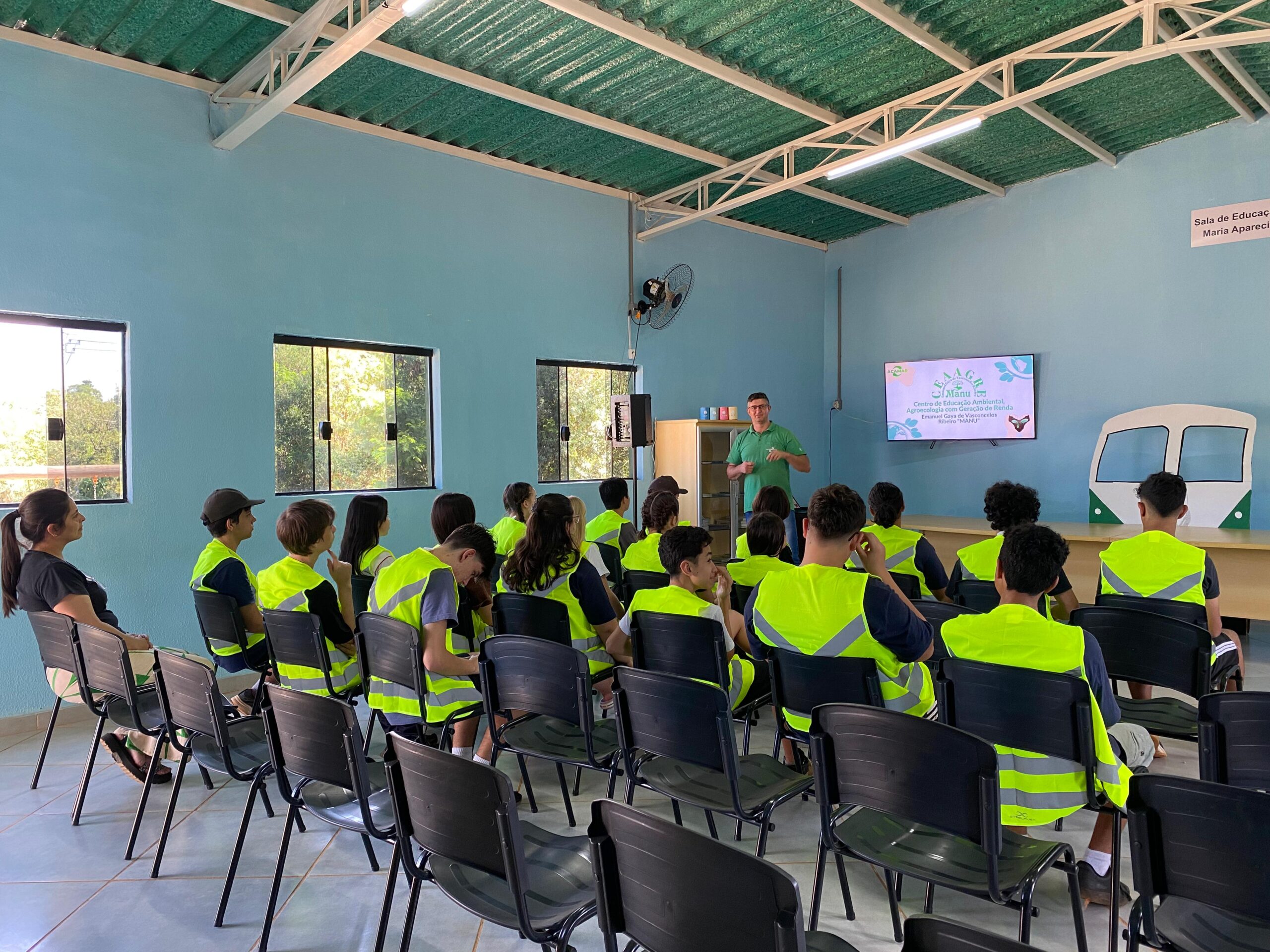 Visita do 9º ano da Escola Vale Encantado ao CEAAGRE