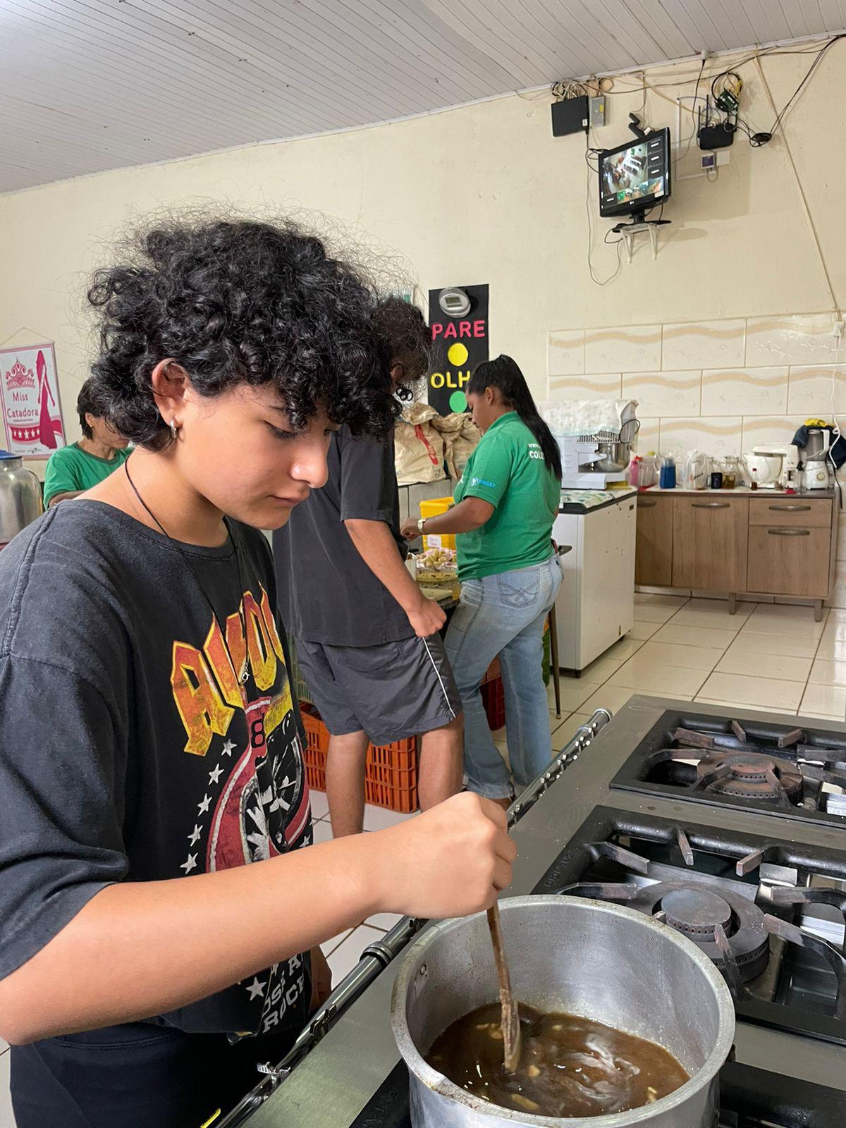 ALUNOS DA ESCOLA VALE ENCANTADO FAZEM ESTÁGIO NA ACAMAR
