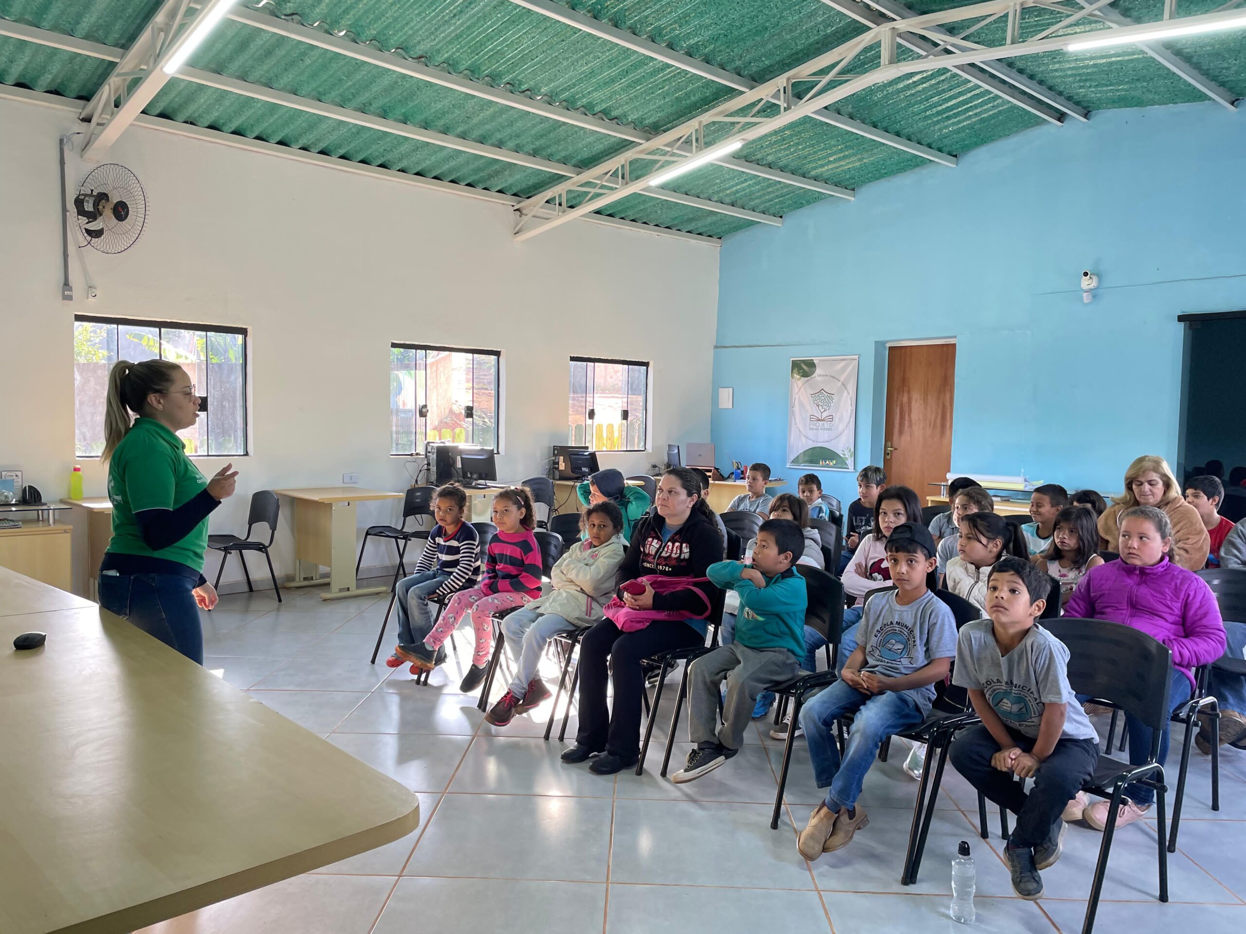 VISITA DA ESCOLA MUNICIPAL DONA CLEMENTINA CORRÊA DE ALMEIDA