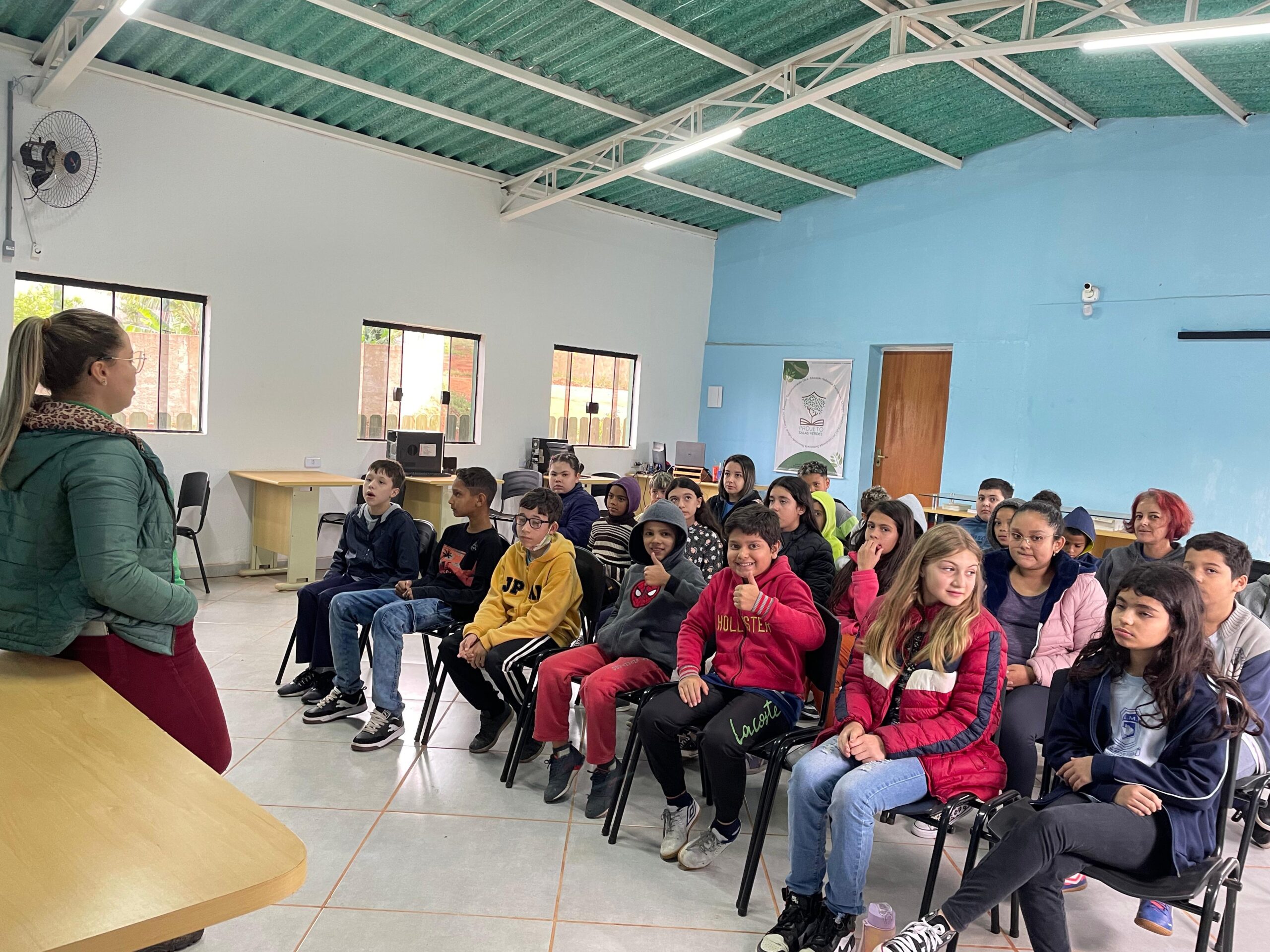 Visita dos alunos da 5ª série “A” da Escola Akiko Ikeda