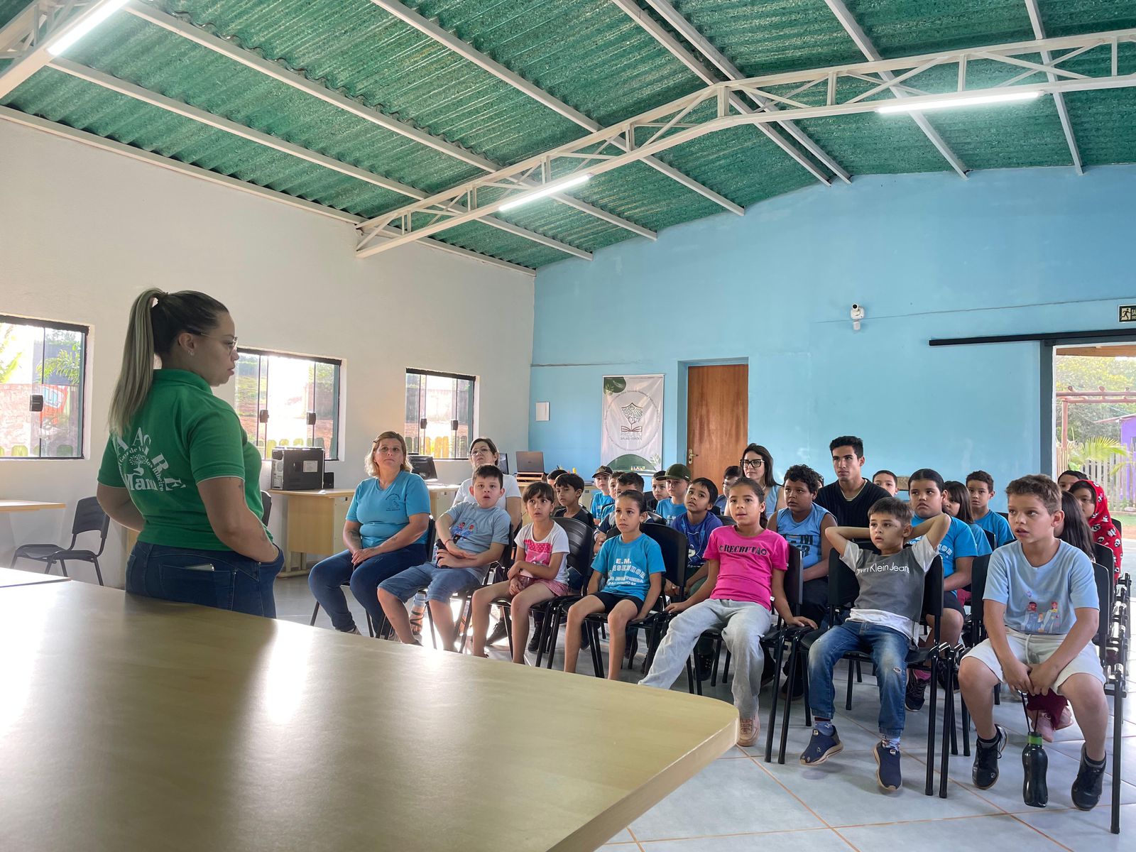 VISITA DOS ALUNOS DA ESCOLA MONSENHOR DO 1º ANO A E 2º ANO B