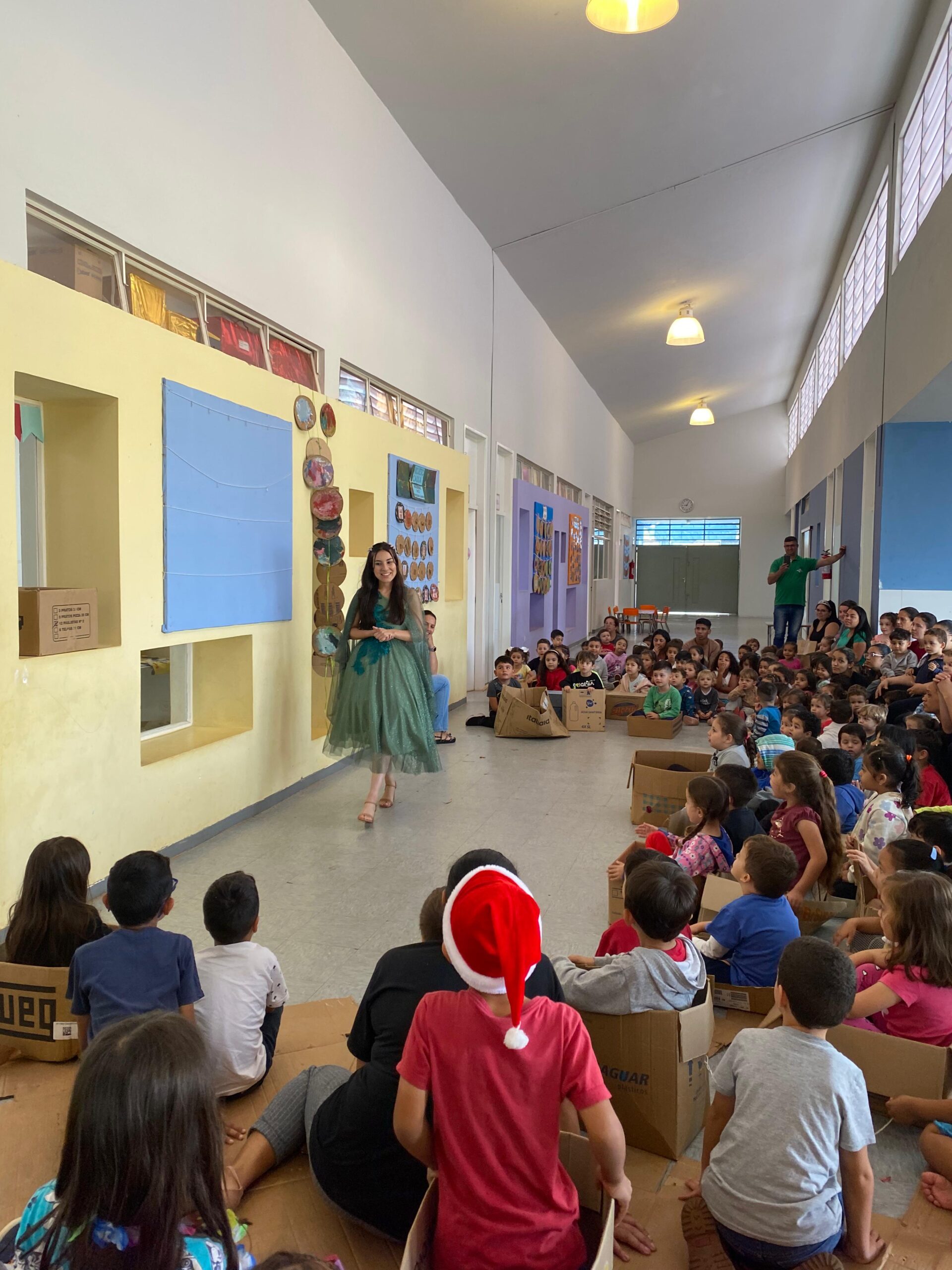 PROJETO DA CAIXA DE PAPELÃO E VISITA DA FADA FLORA NA ESCOLA ILENY DE SOUZA GALVÃO
