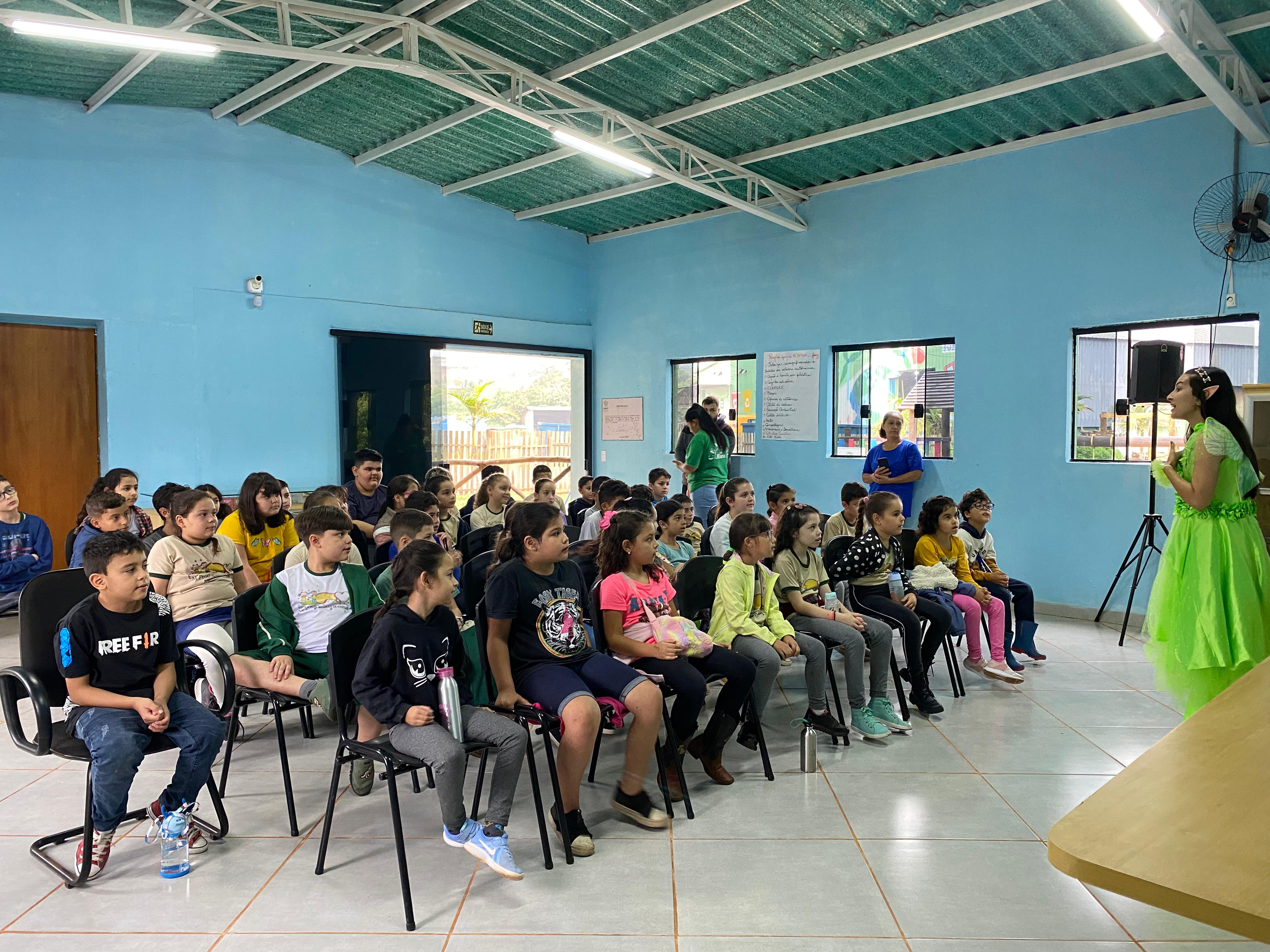 Visita dos alunos do 2º A e 3º A da Escola Samuel Messias de Freitas