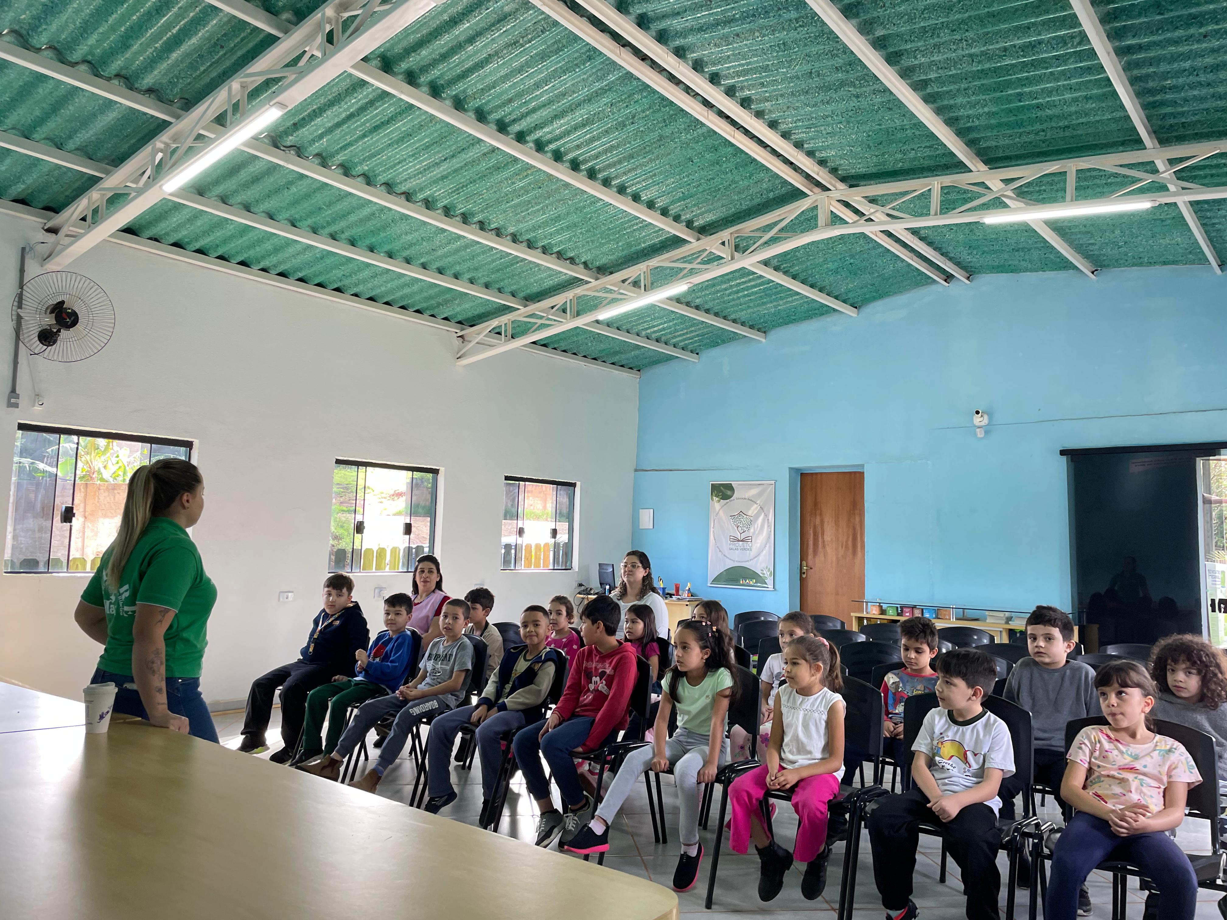 Visita dos alunos do 1º ano A da Escola Samuel Messias de Freitas