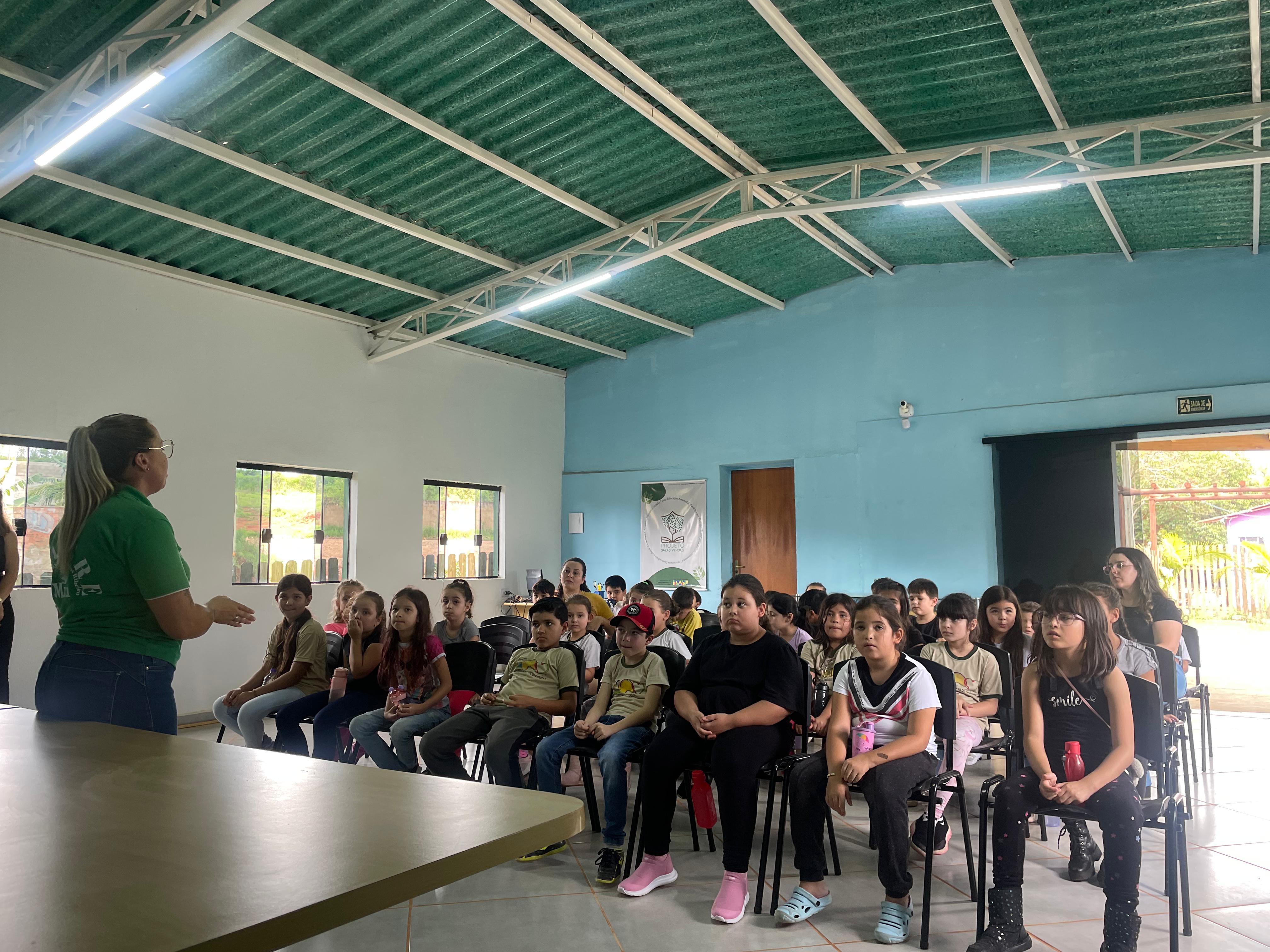 Visita dos alunos do 1º ano C e do 2º ano A da Escola Samuel Messias de Feitas