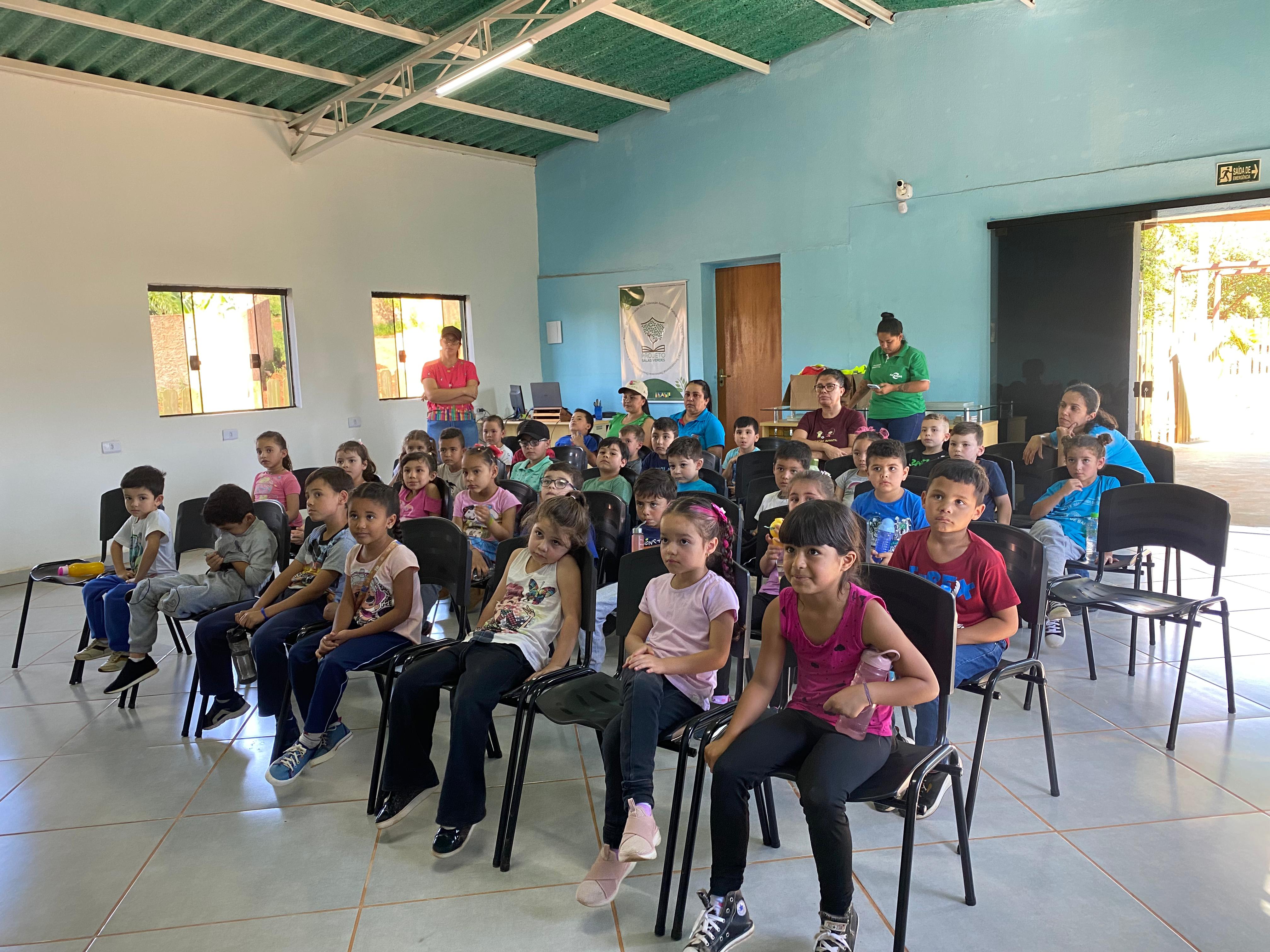 Visita da Escola João de Barro na ACAMAR