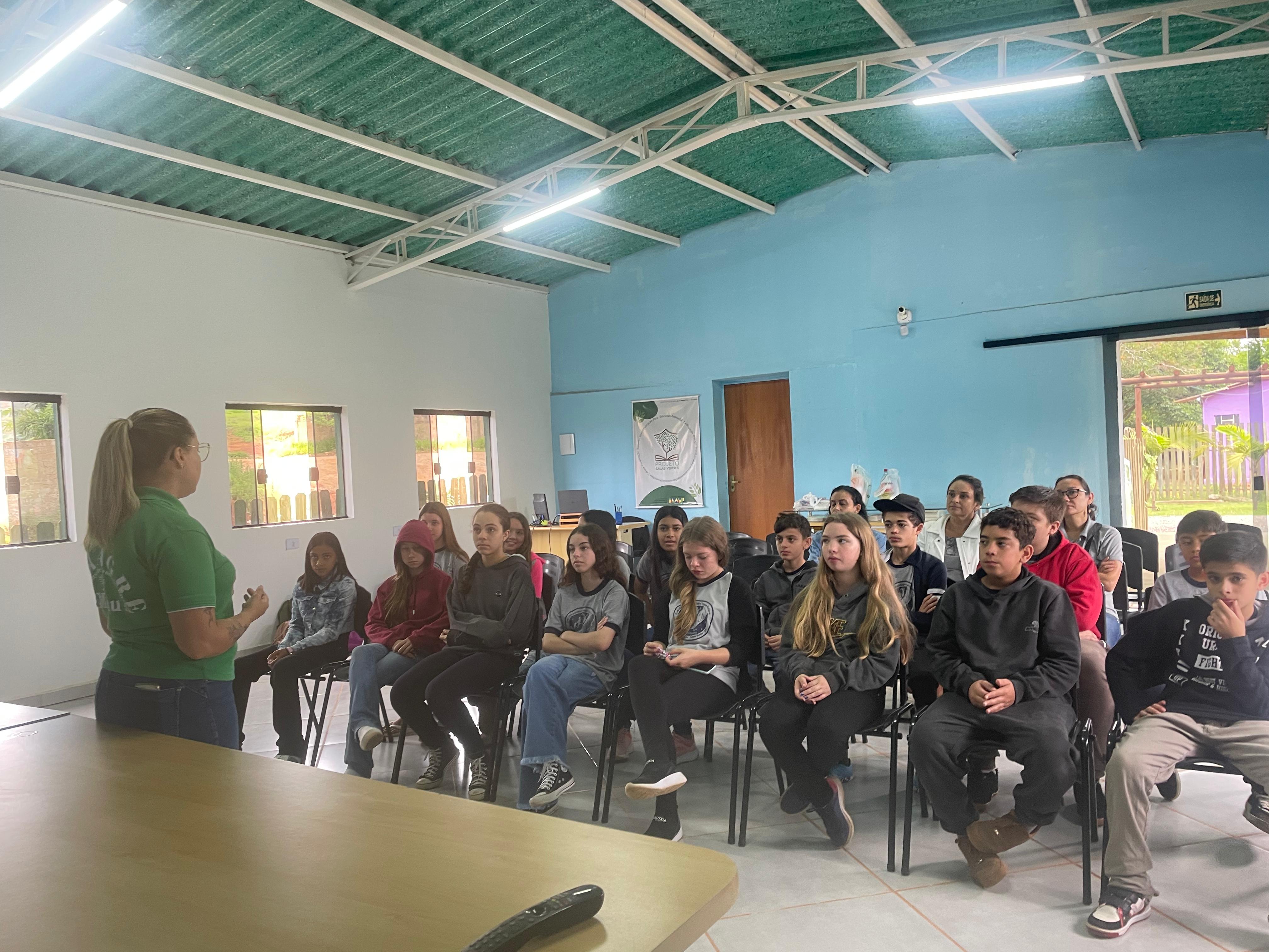 Visita dos Alunos do 6º ano da E.M. Gov. André Franco Montoro