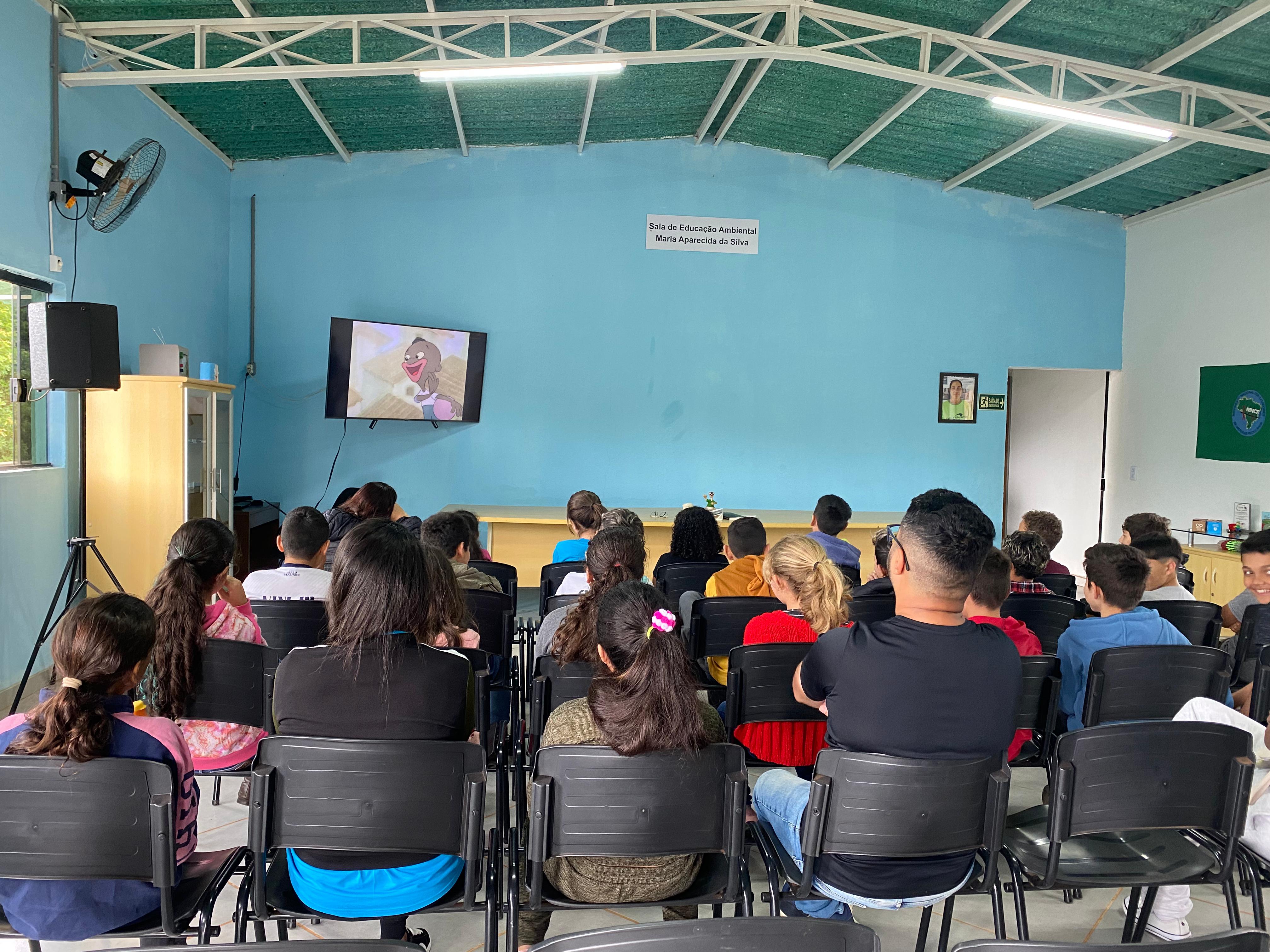Visita dos alunos do 5º ano da Escola João de Barro do Bairro Ana Benta