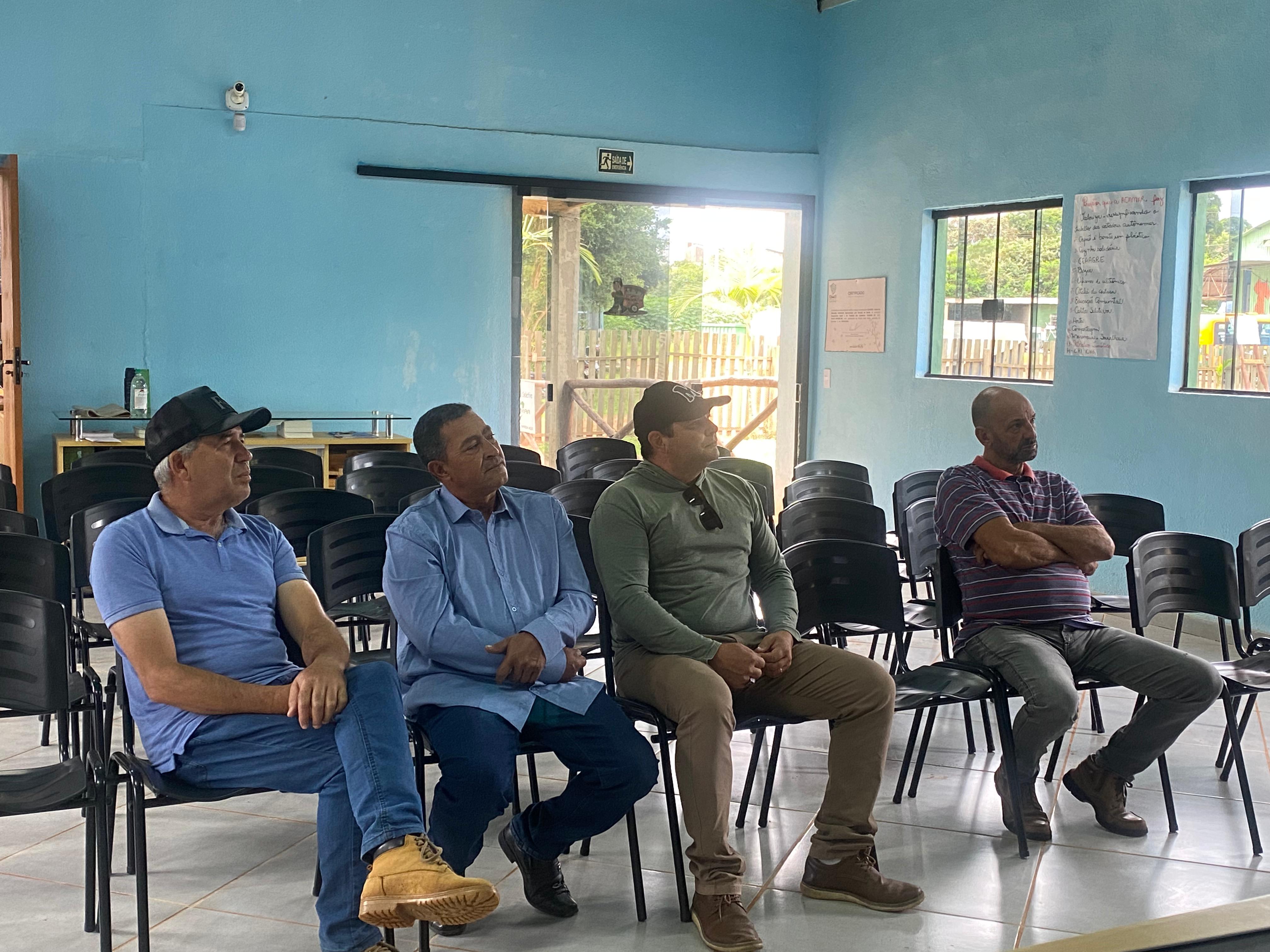Visita do Secretário do Meio Ambiente de São Miguel Arcanjo e Vereadores na ACAMAR