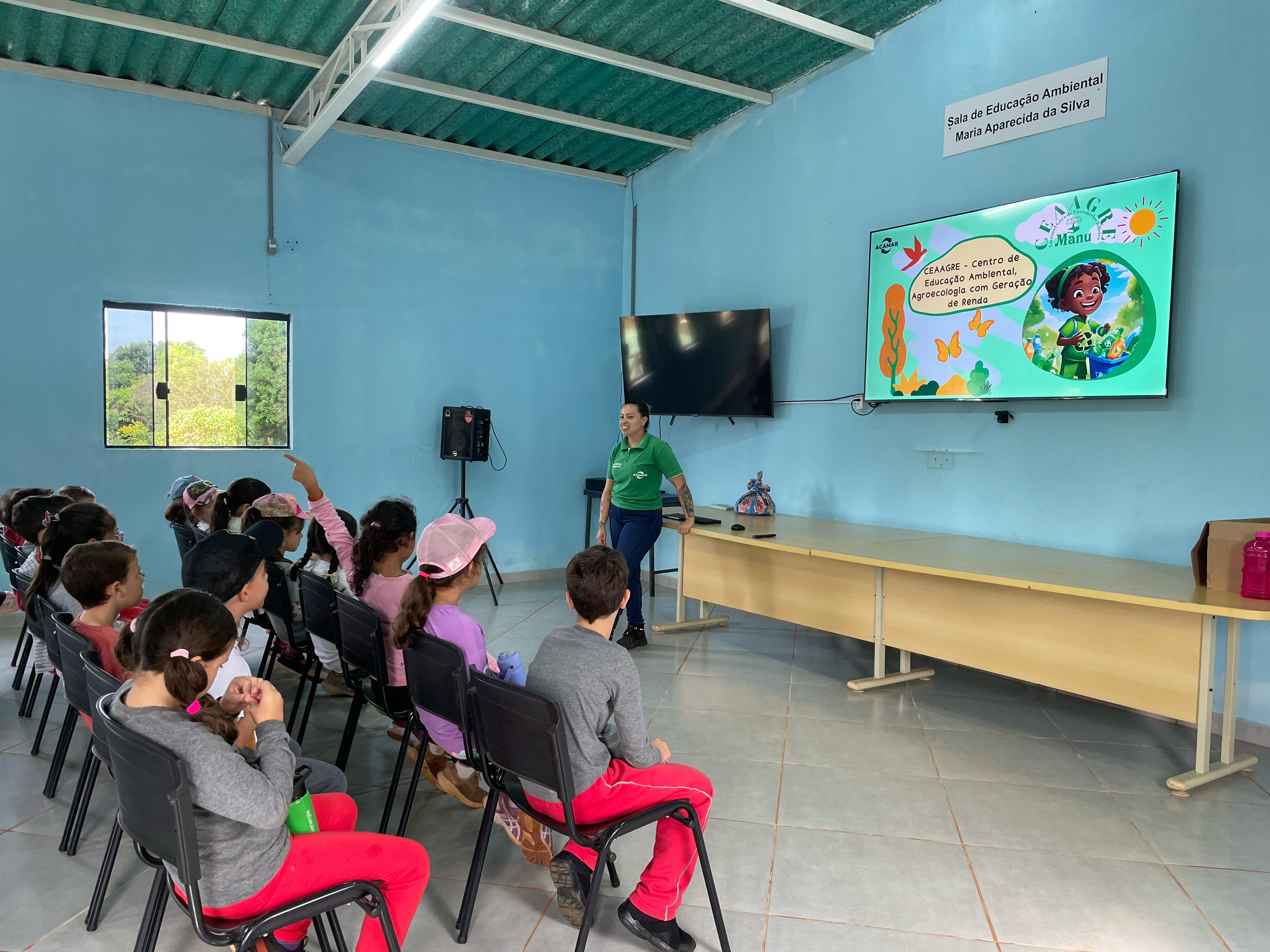 🌍 Conscientização ambiental na prática! 🌿📚