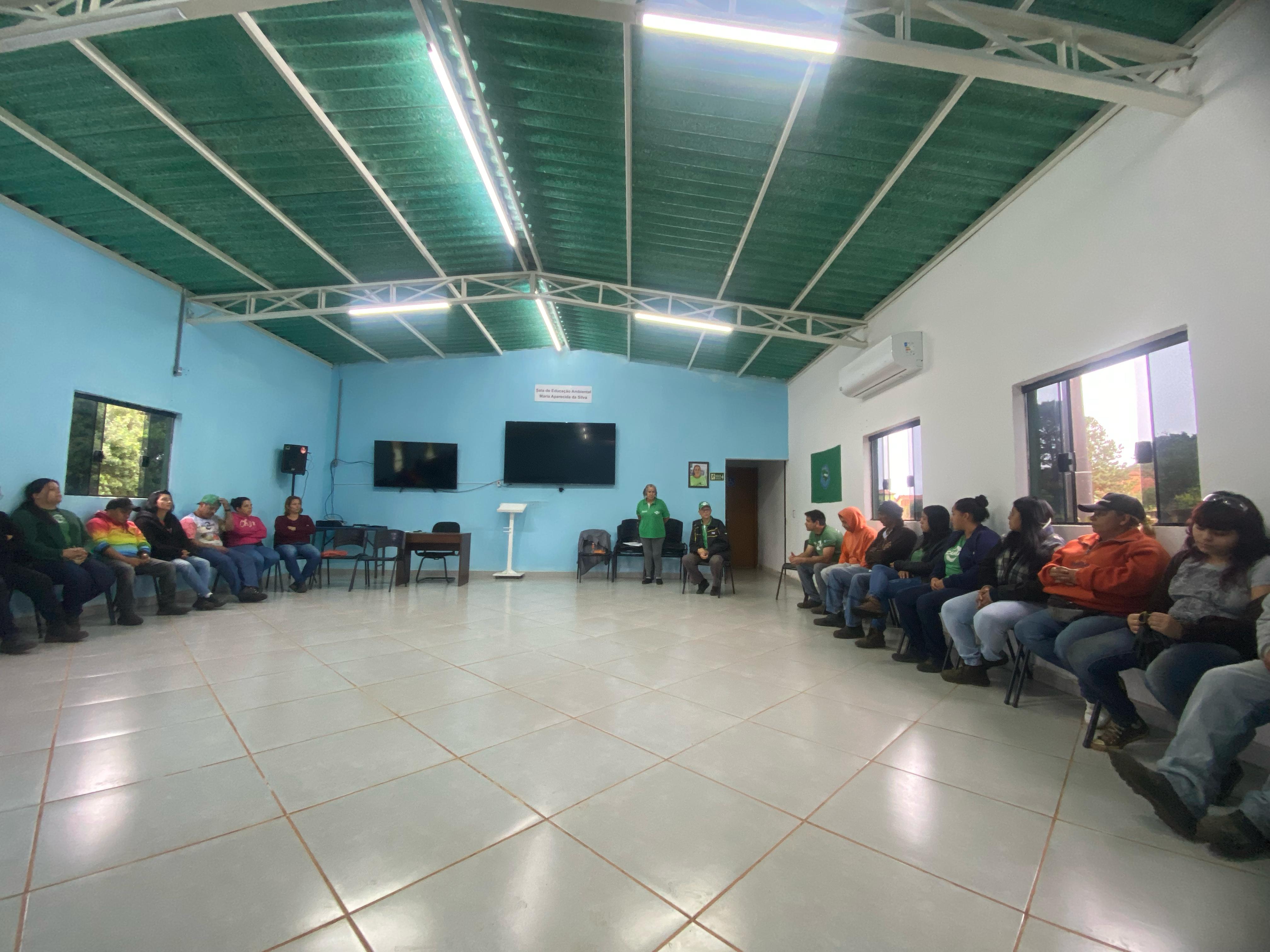 Dinâmica de Escuta e Criatividade marca a Sexta-feira na ACAMAR