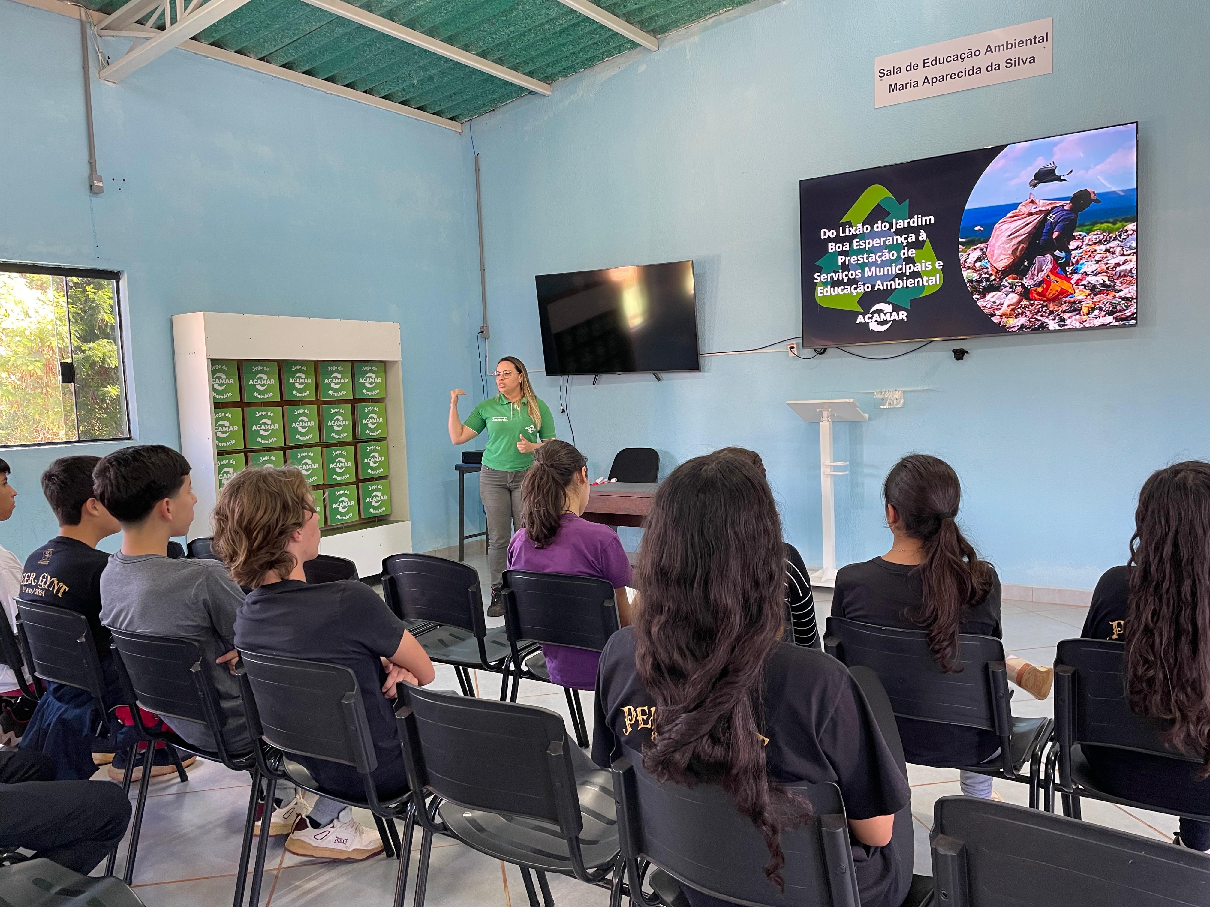 Visita dos alunos da Escola Vale Encantado à ACAMAR