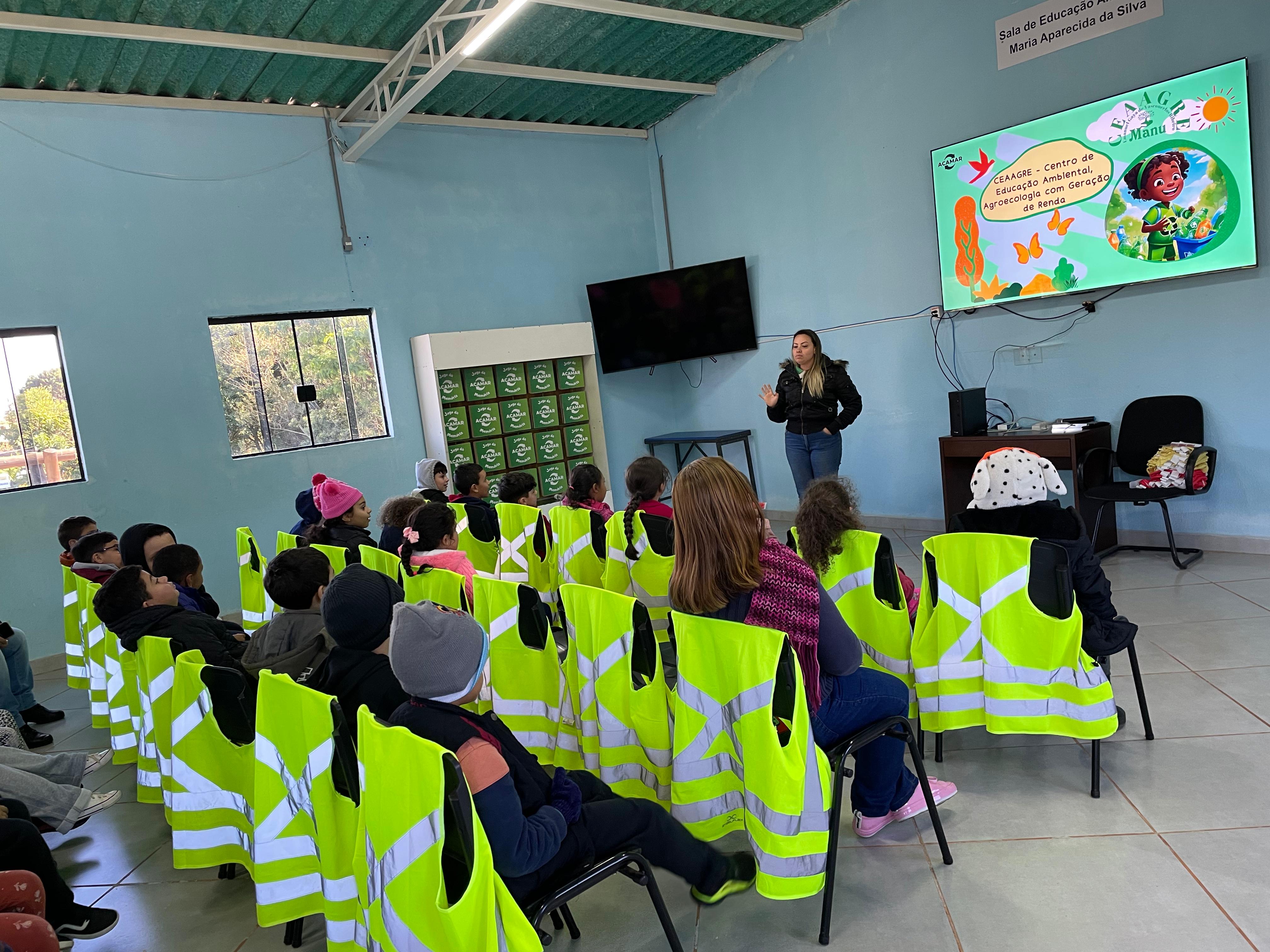Visita dos alunos do 1º ano da Escola Isolina Leonel Ferreira