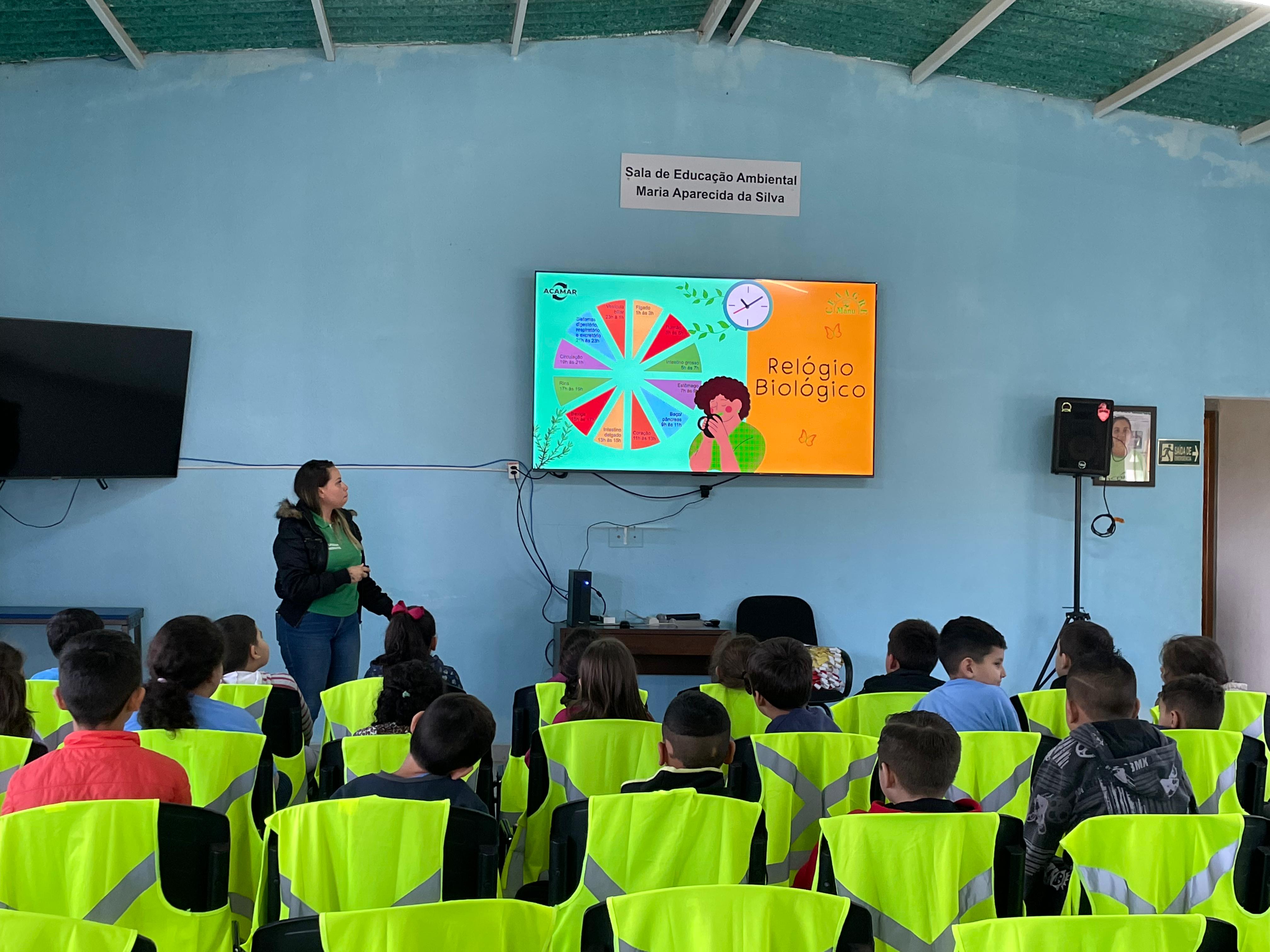 Educação ambiental e conexão com a natureza marcam visita de alunos da Escola Isolina Leonel à ACAMAR