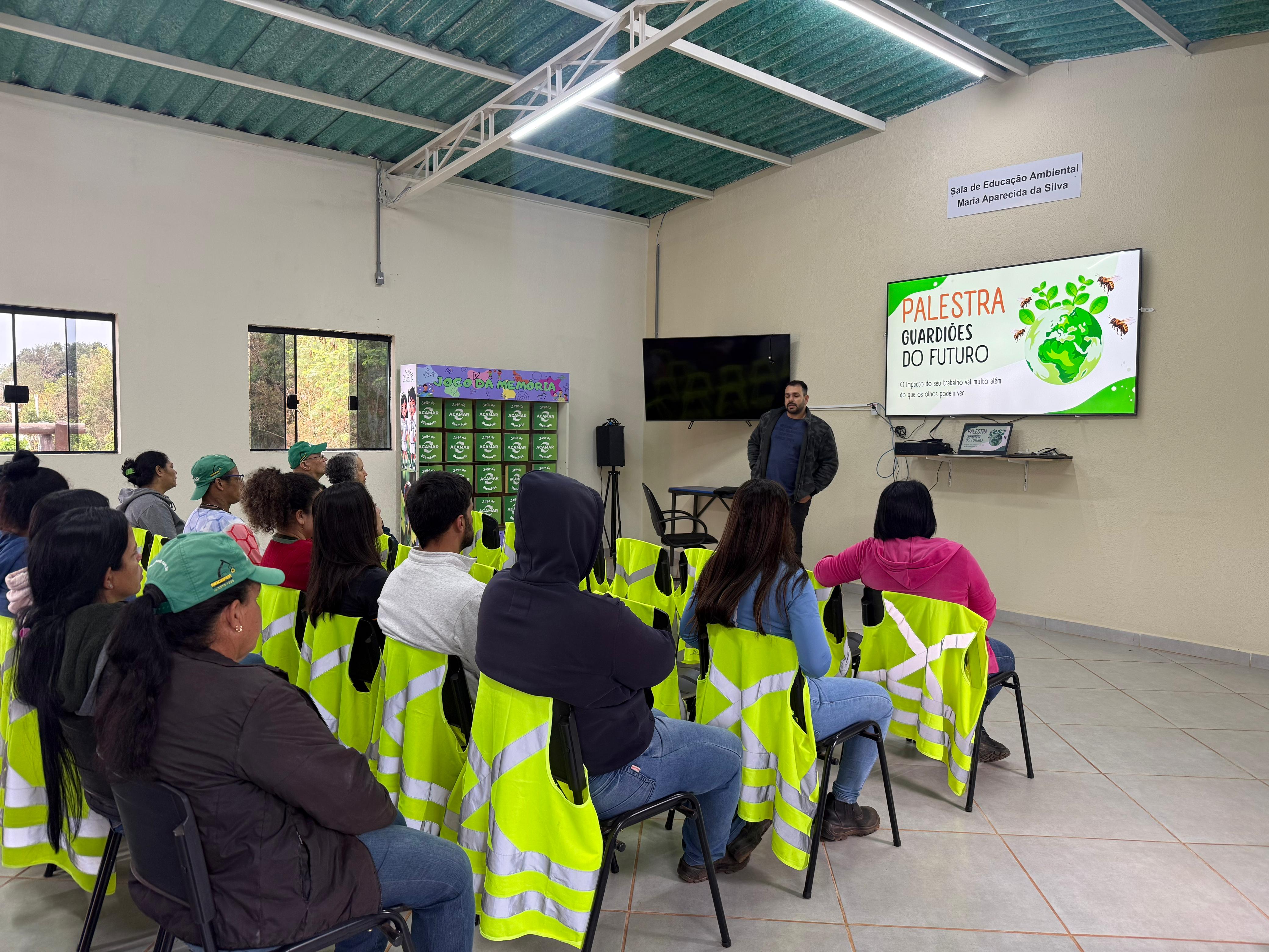 🐝 Palestra para nossos cooperados sobre as Abelhas sem Ferrão 🌱