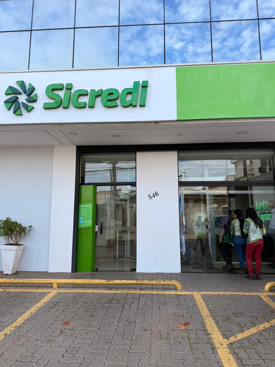 Intercooperação fortalece cooperados da ACAMAR com abertura de contas na Sicredi