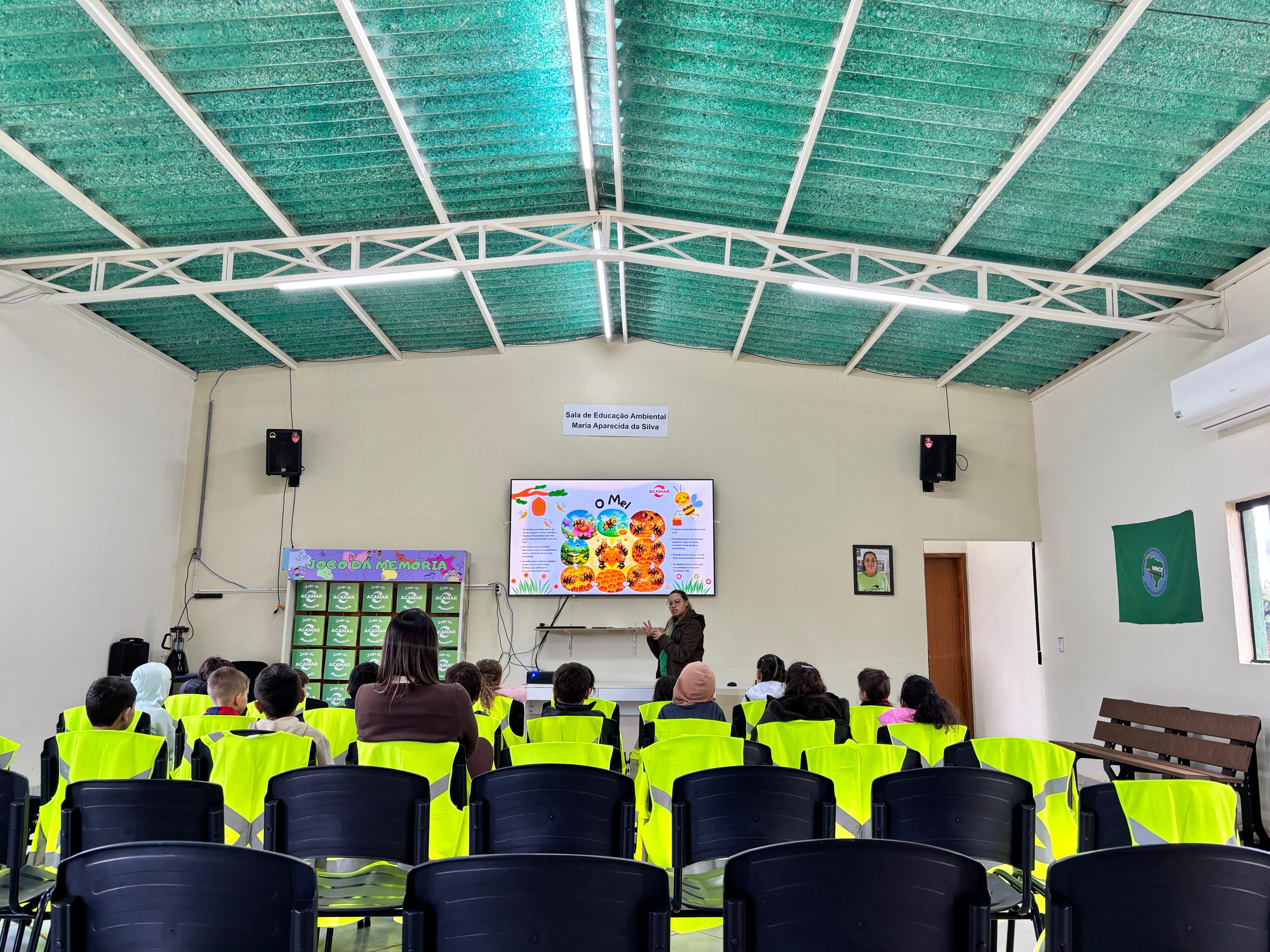 ACAMAR recebe alunos do 2º ano C da Escola Jacyra Landim Stori