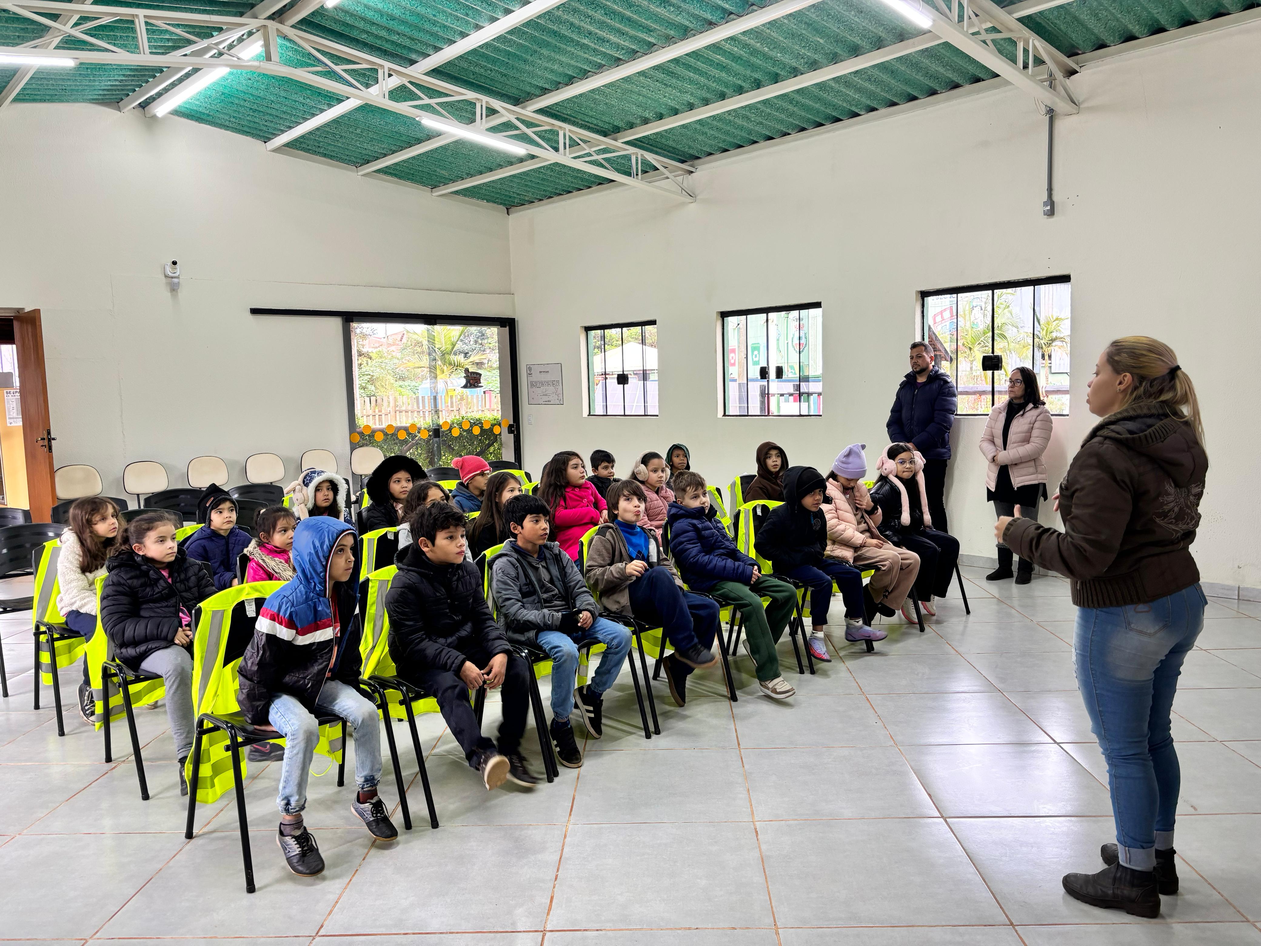 ACAMAR recebe alunos do 2º ano A da Escola Jacyra Landim Stori