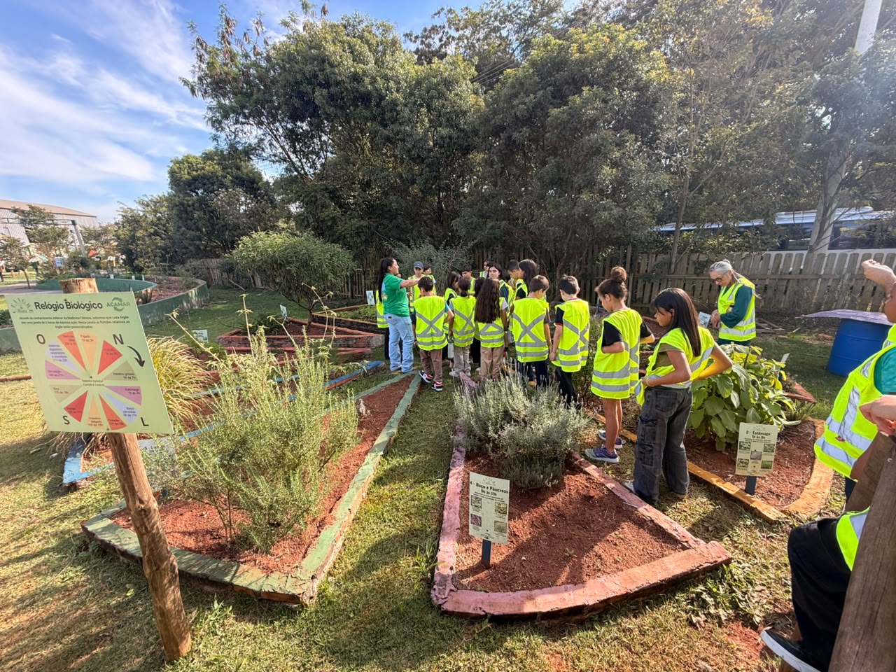 Alunos da Escola Municipal São João, de Buri, vivenciam experiência de educação ambiental na ACAMAR