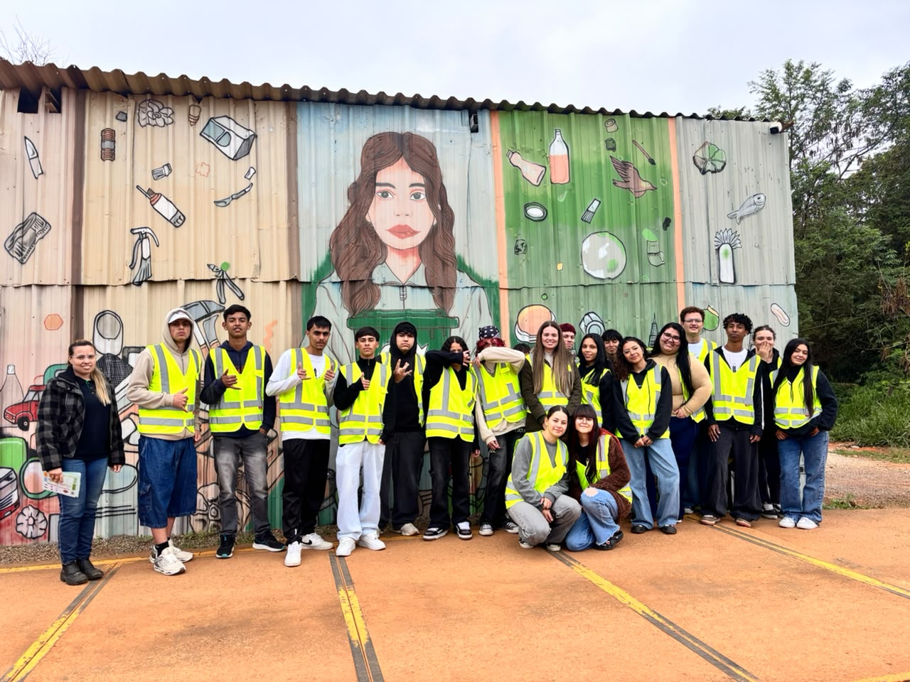 Estudantes do Ensino Médio Técnico visitam a ACAMAR e conhecem ações de educação ambiental